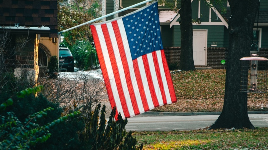 Σπίτι με σημαία των ΗΠΑ