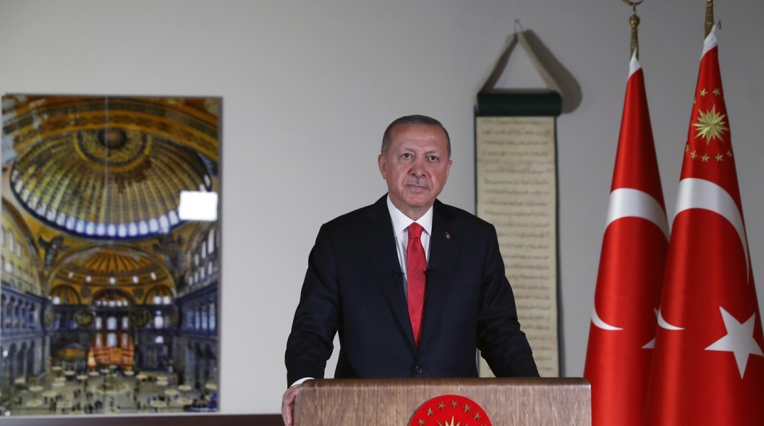 Ο Ρετζέπ Ταγίπ Ερντογάν χαρακτηρίζει εσωτερικό ζήτημα της Τουρκίας το θέμα της Αγίας Σοφίας και ζητά να γίνει σεβαστή η απόφαση μετατροπής του μνημείου σε τζαμί