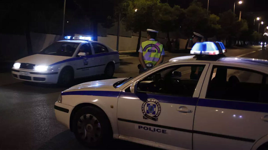 Νυχτερινό μπλόκο της αστυνομίας σε δρόμο της Αθήνας