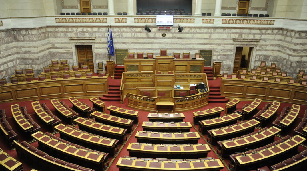 Η κεντρική αίθουσα στην Ολομέλεια της Βουλής