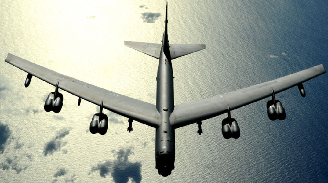 Το αμερικανικό βομβαρδιστικό B-52 μπορεί να μεταφέρει πυρηνικά