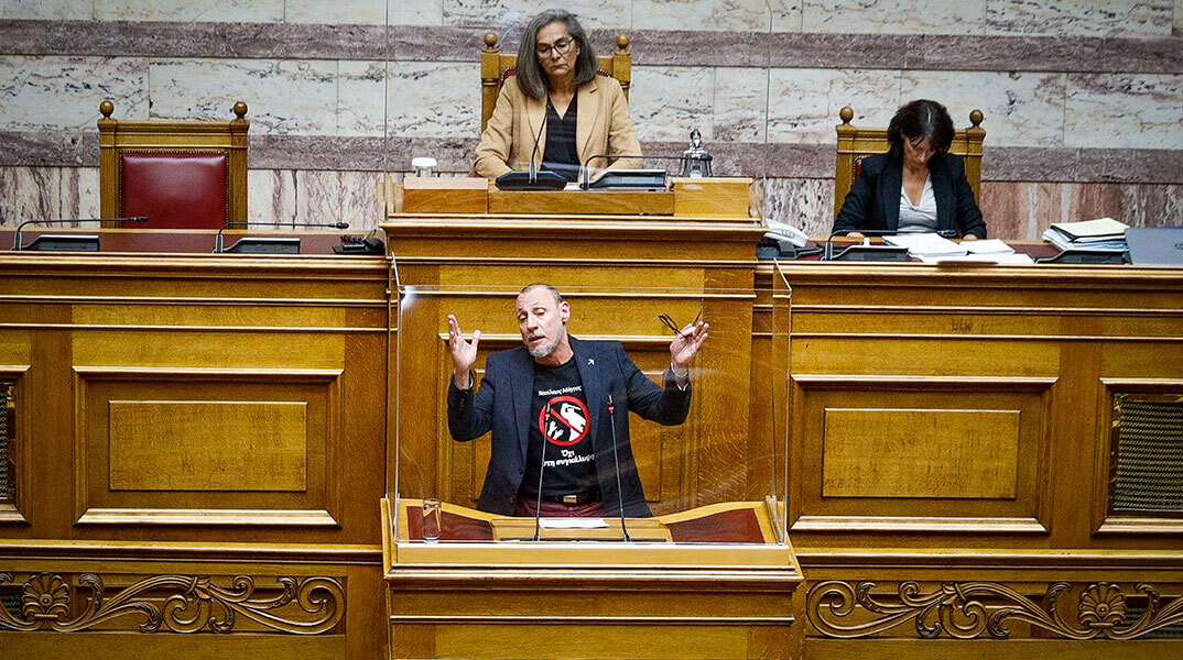 Ο Κλέων Γρηγοριάδης στη Βουλή
