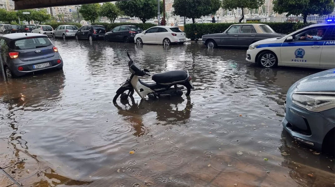 Πλημμύρες στον Πειραιά προκάλεσε η κακοκαιρία EVA