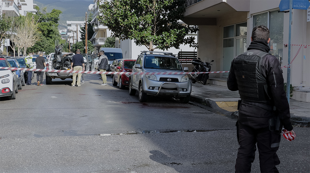 Αστυνομικές δυνάμεις στον τόπο όπου άγνωστοι έστησαν ενέδρα θανάτου σε έναν 47χρονο στην Καλαμάτα