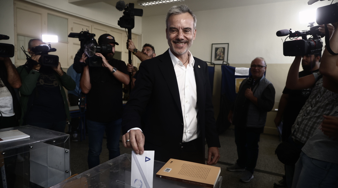 Ο Κώστας Ζέρβας ψηφίζει για τις αυτοδιοικητικές εκλογές