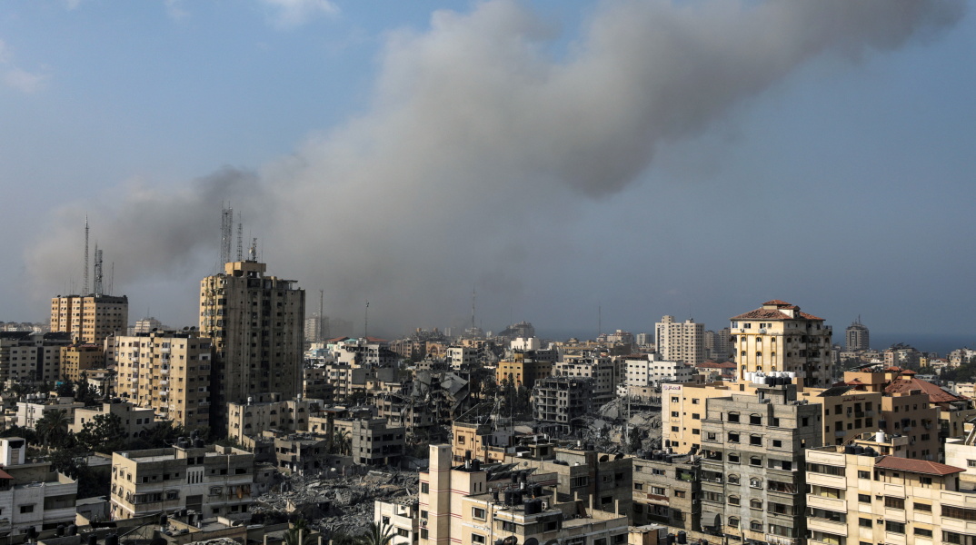 Καπνοί από ισραηλινό βομβαρδισμό στη Γάζα