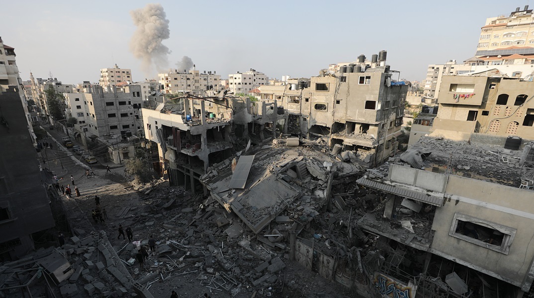 Ο ισραηλινός στρατός καλεί τους Παλαιστίνιους να μετακινηθούν νοτιότερα στη Γάζα
