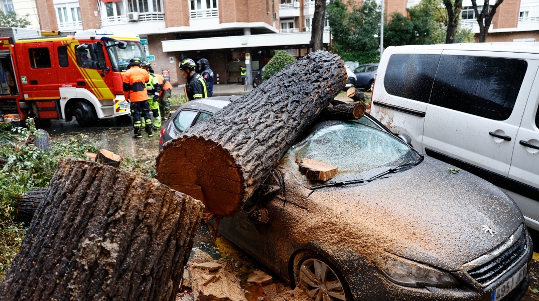 Καταιγίδα Ciaran: Ένας νεκρός στην Γαλλία - Σε συναγερμό Βρετανία και Ολλανδία	