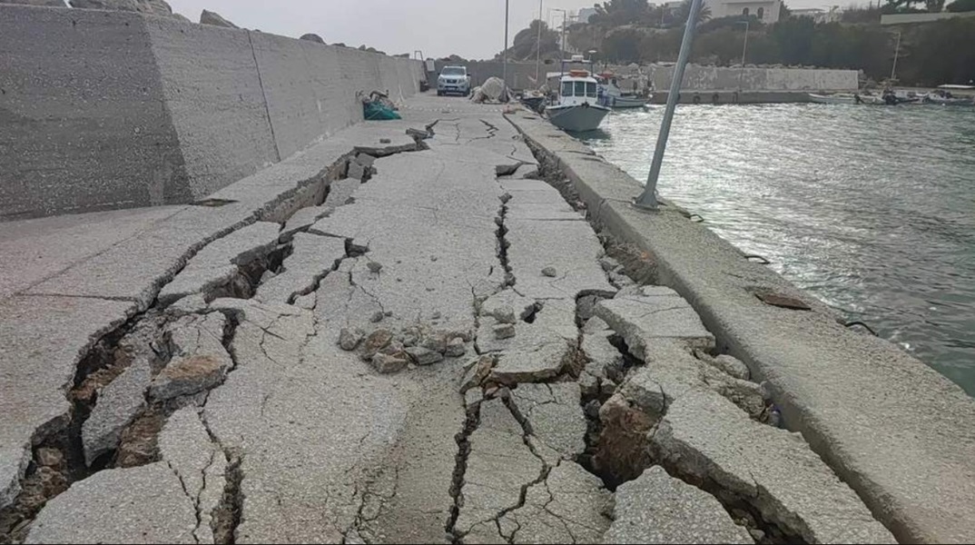 Μεγάλες καταστροφές υπέστη το λιμάνι του Μακρύ Γιαλού στο Λασίθι από τους ισχυρούς νοτιάδες