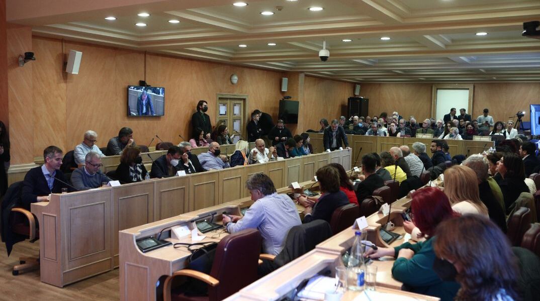 Δήμος Αθηναίων: Ένταση στο δημοτικό συμβούλιο για Στρέφη και «Ανάπλαση Α.Ε»