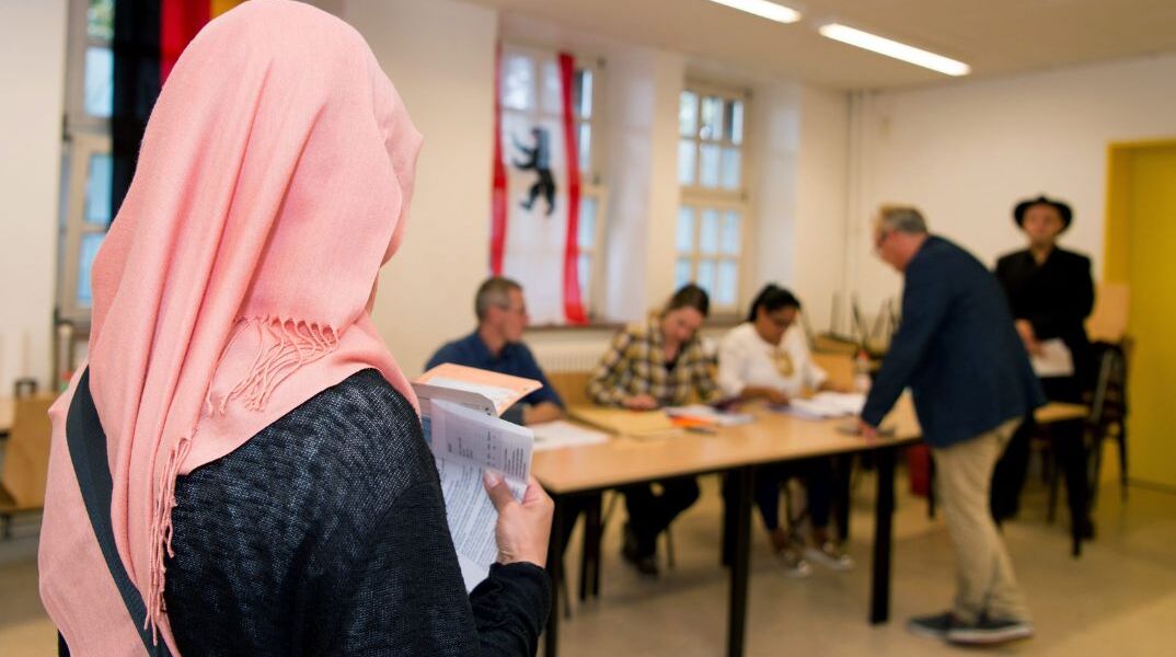 Bέλγιο: «Τέλος» η μαντίλα σε σχολεία – Τι αποφάσισε το ΕΑΑΔ