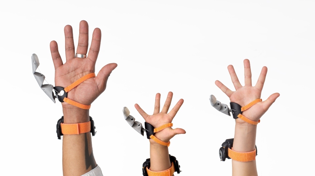 3 χερια με ρομποτικους αντιχειρες