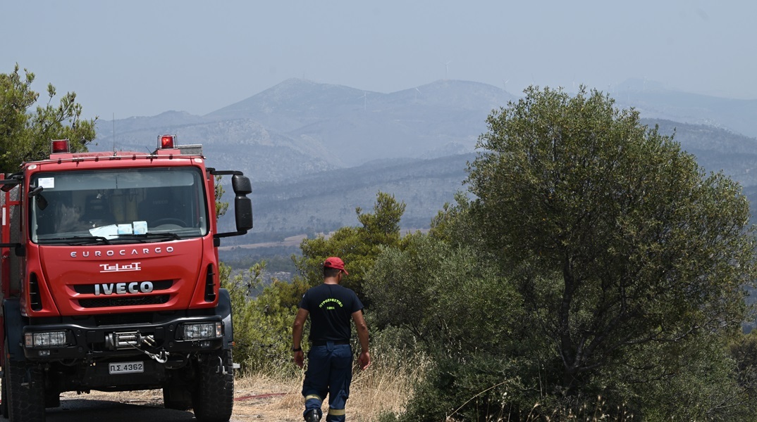 Οριοθετήθηκε η πυρκαγιά σε γεωργική έκταση στην Αλίαρτο Βοιωτίας	
