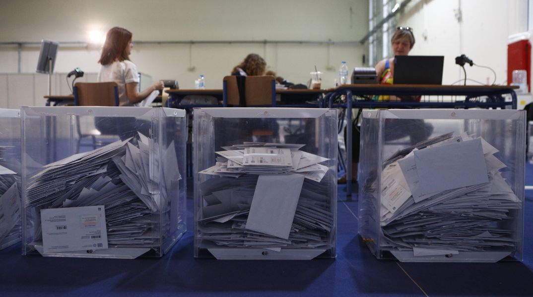 Κάλπες γεμάτες επιστολικές ψήφους για τις Ευρωεκλογές της Κυριακής