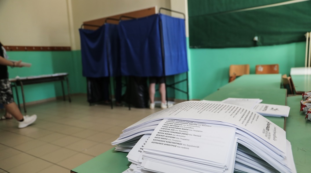 Ευρωεκλογές 2024: Στο Αυτόφωρο υποψήφιος ευρωβουλευτής στην Ροδόπη - Μοίραζε σταυρωμένα ψηφοδέλτια 