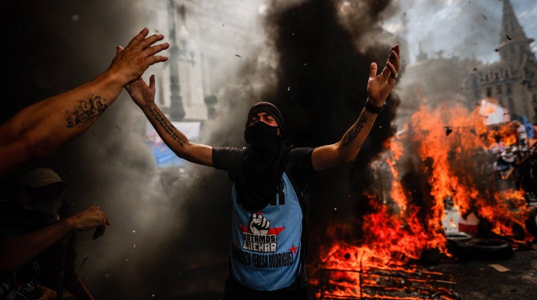 Αργεντινή: Διαδηλώσεις και οδομαχίες για την «θεραπεία σοκ» του Μιλέι
