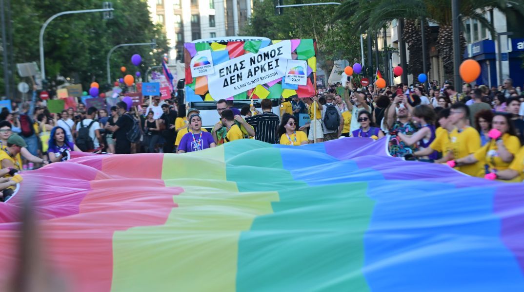 Athens Pride 2024: Γέμισε χρώματα χρώματα το κέντρο της Αθήνας