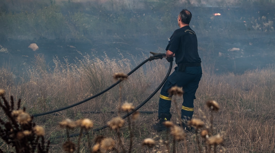 Θεσσαλονίκη: Φωτιά κοντά στον οικισμό Λίμνη στη Βόλβη - Ήχησε το 112