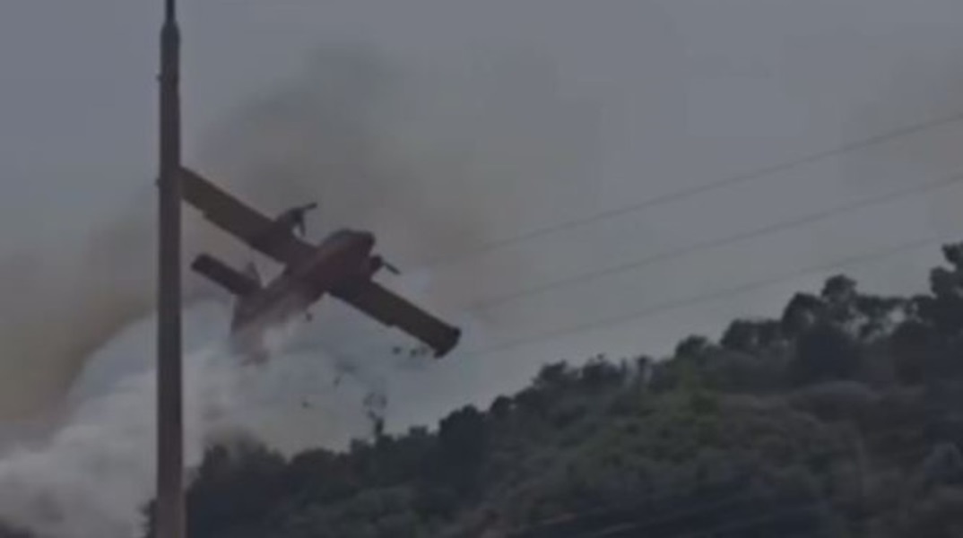 Παραλίγο πτώση Canadair ενώ επιχειρούσε κατάσβεση της φωτιάς στη Ναυπακτία (video)