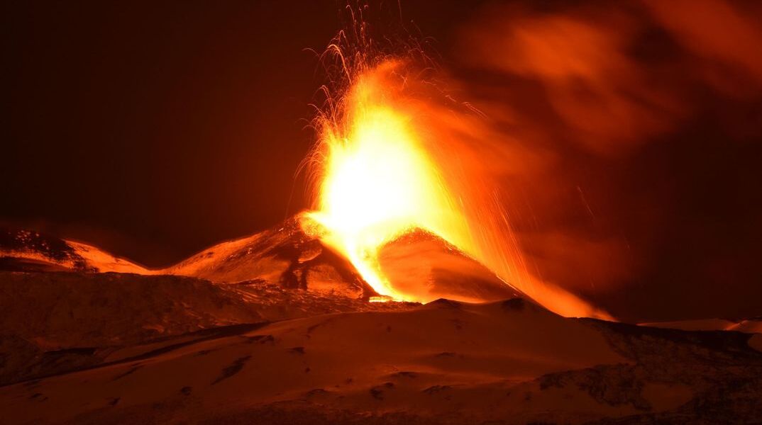 Εκρήγνυται μετά από τέσσερα χρόνια «σιωπής» ο κρατήρας της Αίτνας