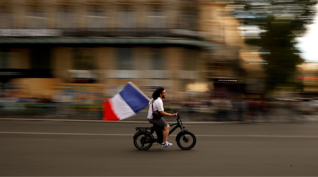 Οι Γάλλοι βγήκαν στους δρόμους μετά το άκουσμα των exit poll