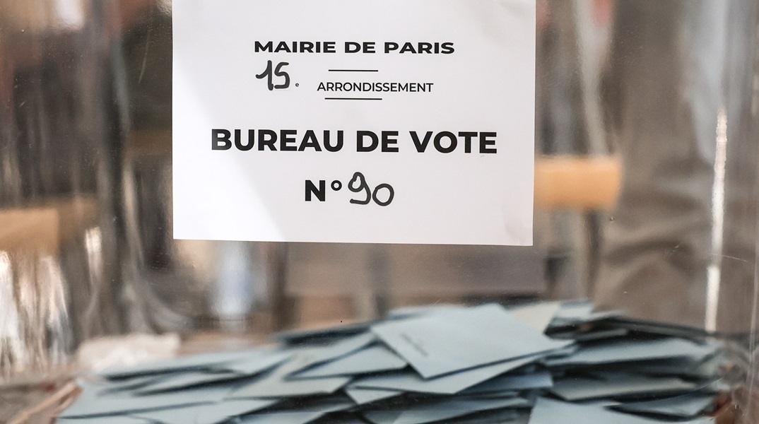 Γαλλία: Άνοιξαν οι κάλπες στον κρίσιμο δεύτερο γύρο των βουλευτικών εκλογών