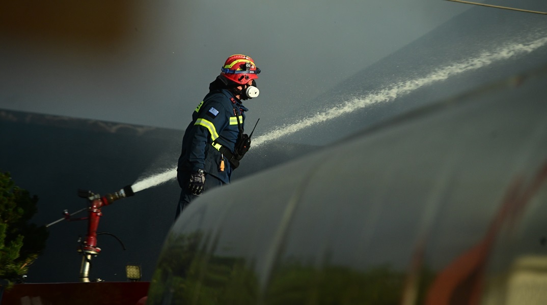 Φωτιά κοντά σε εργοστάσιο στο Γομοστό Αχαΐας - Ενισχύονται συνεχώς οι πυροσβεστικές δυνάμεις