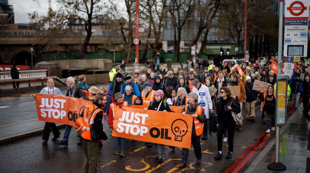 Ποινή φυλάκισης στον ιδρυτή της Just Stop Oil για αποκλεισμό δρόμου στη Βρετανία