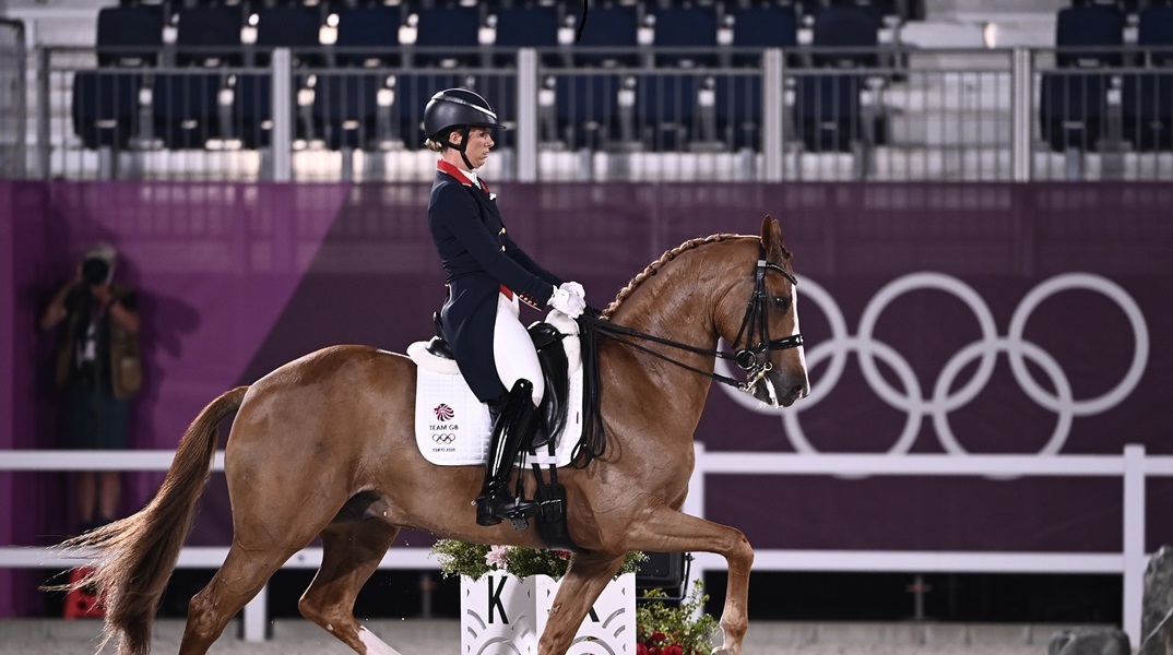 Η Σαρλότ Ντιζαρντέν αποσύρεται από τους Ολυμπιακούς Αγώνες μετά το βίντεο που κακοποιεί το άλογό της