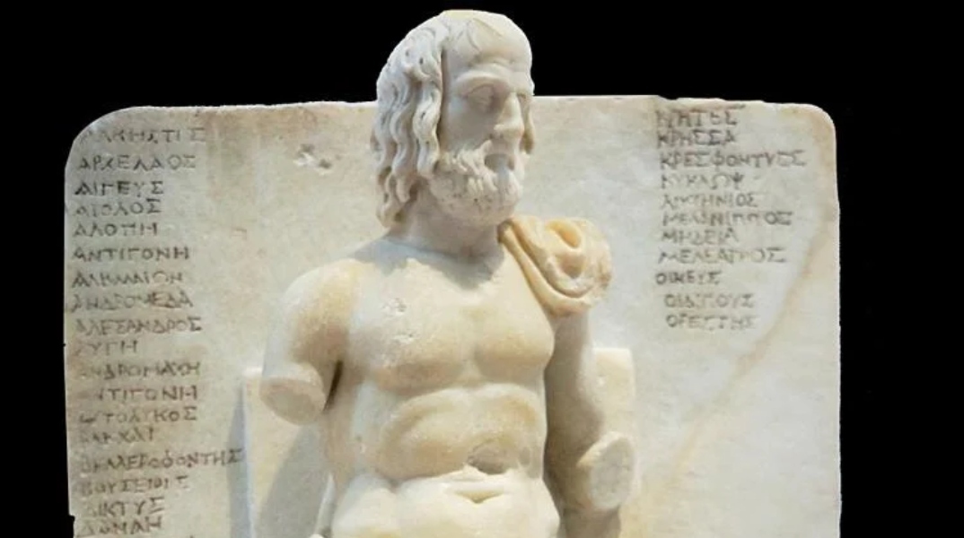 Μαρμάρινο άγαλμα του Ευριπίδη, που βρέθηκε το 1704 μ.Χ. στον λόφο Esquiline της Ρώμης και χρονολογείται από τον 2ο αιώνα μ.Χ.