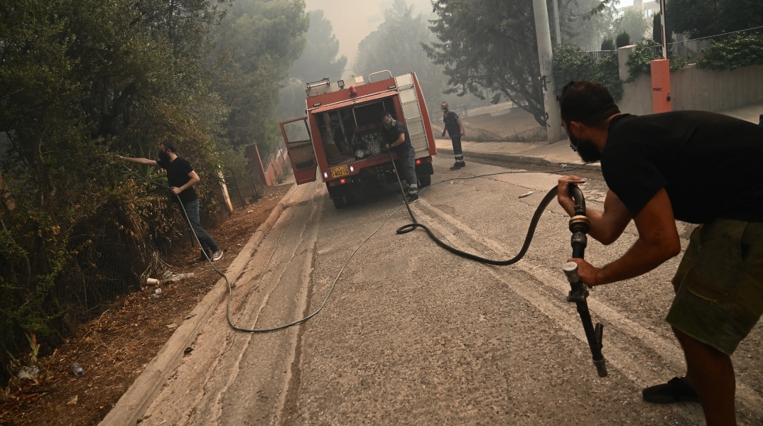 Υπουργείο Εργασίας: Παύση χειρωνακτικών εργασιών σε εξωτερικό χώρο εξαιτίας των πυρκαγιών