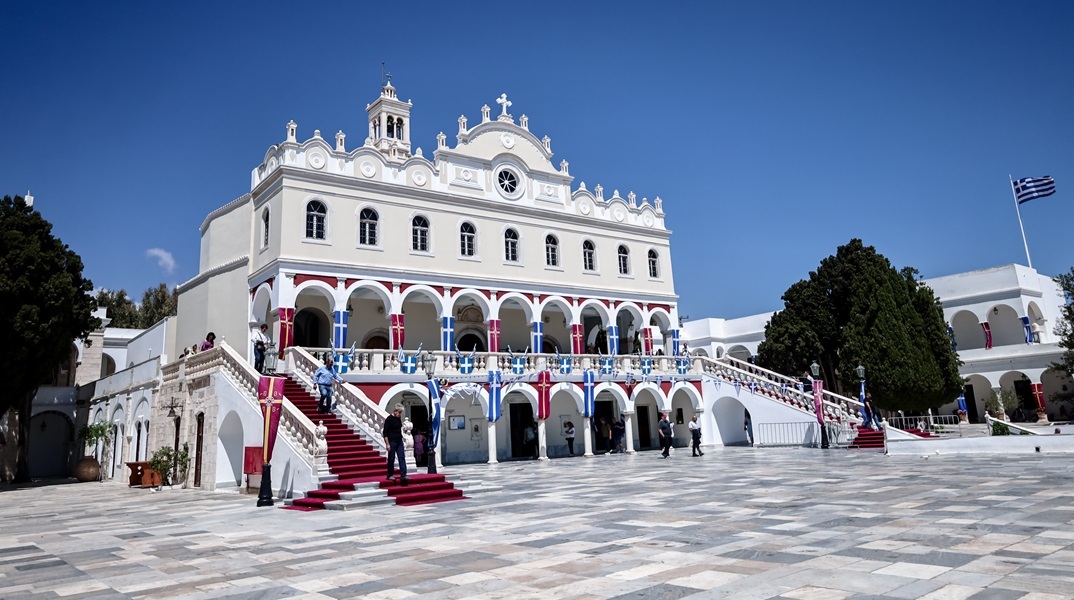 Με κατάνυξη και λαμπρότητα ο εορτασμός της Κοιμήσεως της Θεοτόκου