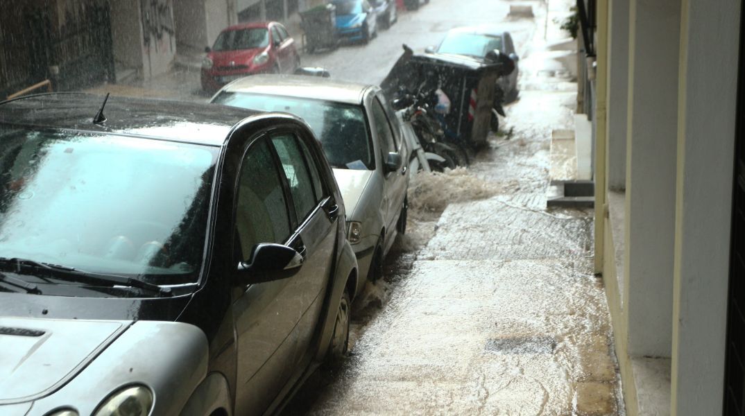 «Χτύπησε» η κακοκαιρία την Αττική