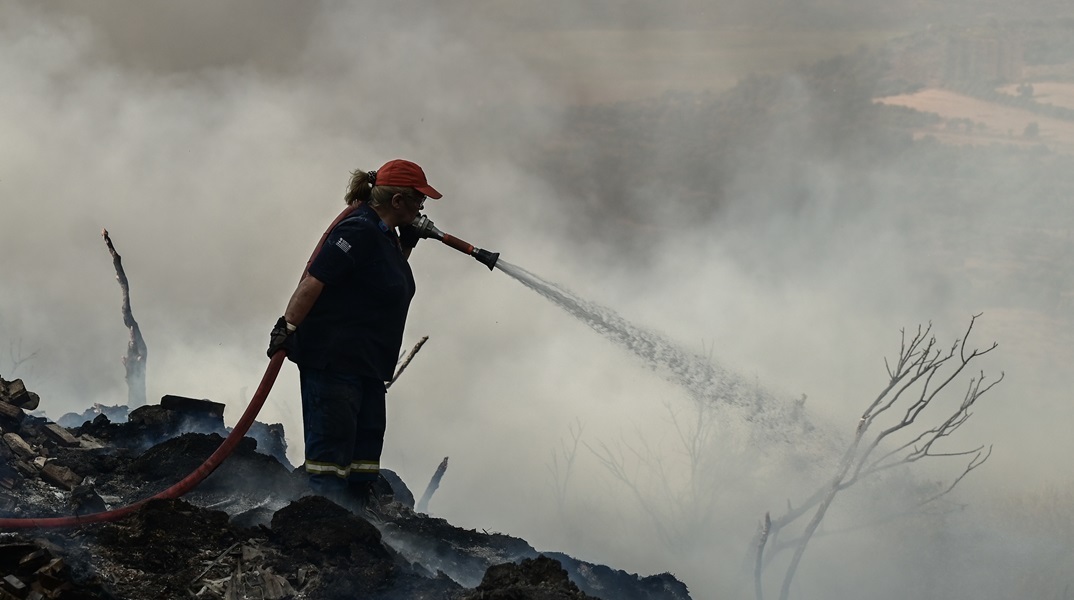 Μεγάλη φωτιά στη Βλάστη Κοζάνης - Ισχυρή κινητοποίηση επίγειων και εναέριων μέσων