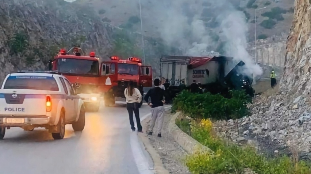 τροχαιο, περιπολικο, πυροσβαστικα, καπνοι