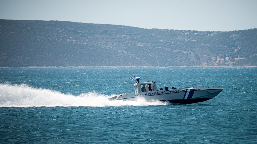 Αυξάνεται ο αριθμός των νεκρών από τη βύθιση λέμβου με μετανάστες στη Σάμο