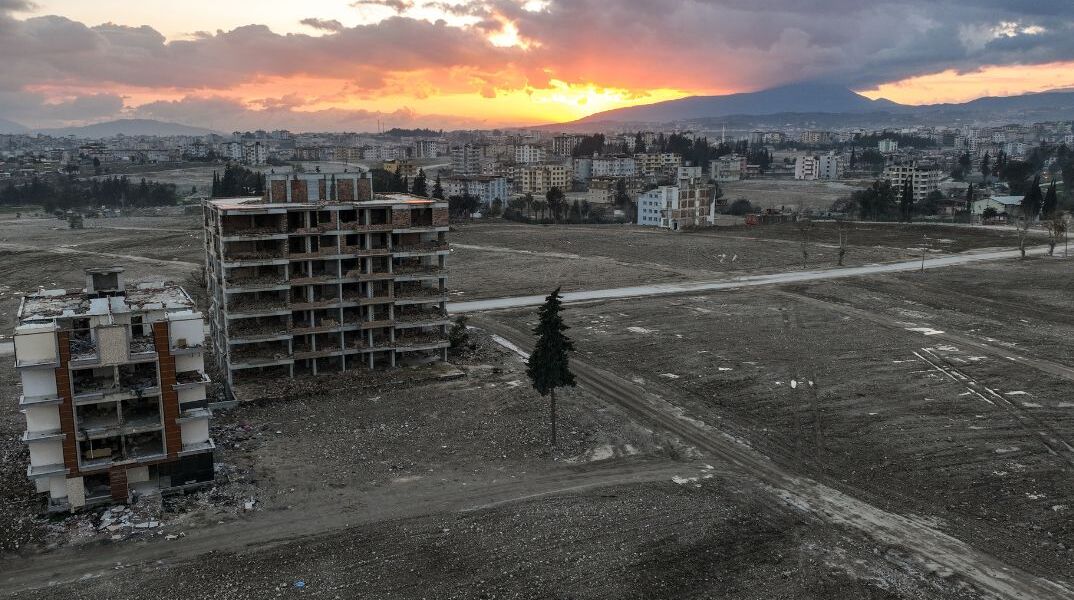 Τουρκία: 865 χρόνια κάθειρξη σε εργολάβο πολυκατοικίας που κατέρρευσε του 2023