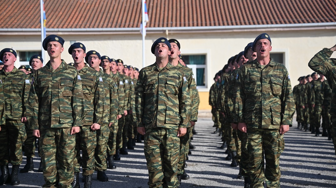 Έρχονται αλλαγές στη στρατιωτική θητεία τους επόμενους 24 μήνες 