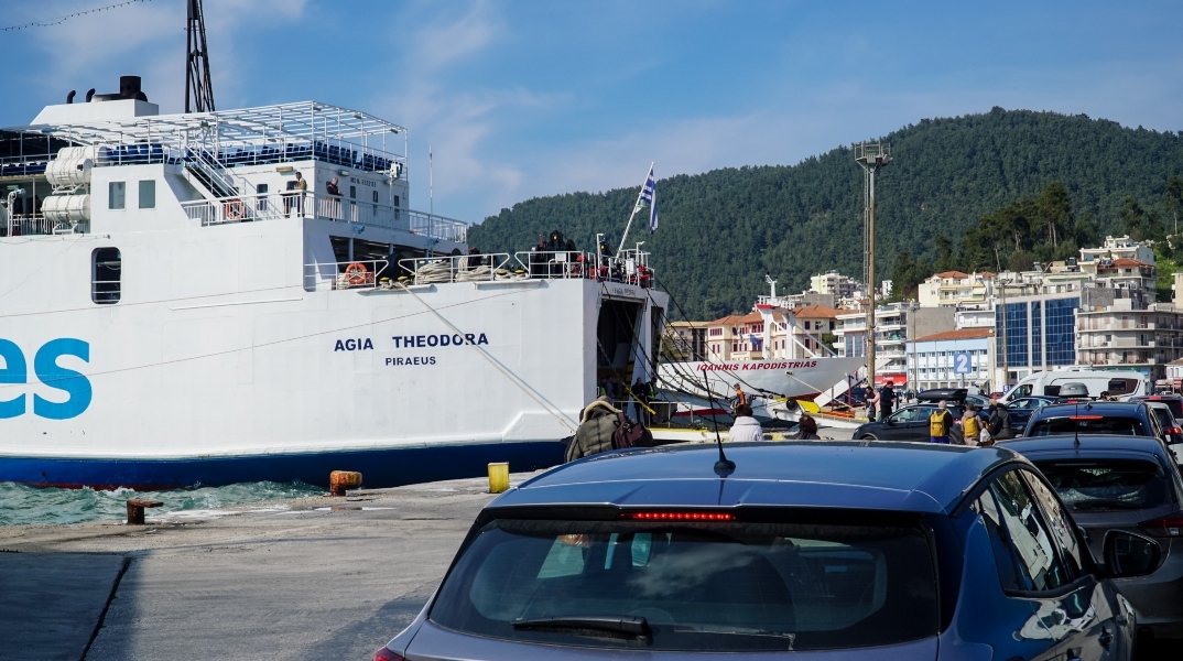 Ηγουμενίτσα: Αποκολλήθηκε το πλοίο που είχε προσαράξει σε εκβολές ποταμού