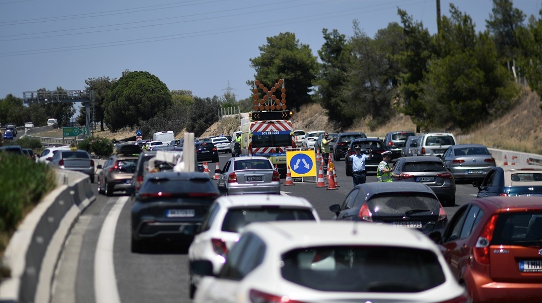 Επιστροφή μετ΄εμποδίων στην πρωτεύουσα: Ουρές 10 χιλιομέτρων στη Λαμία λόγω έργων