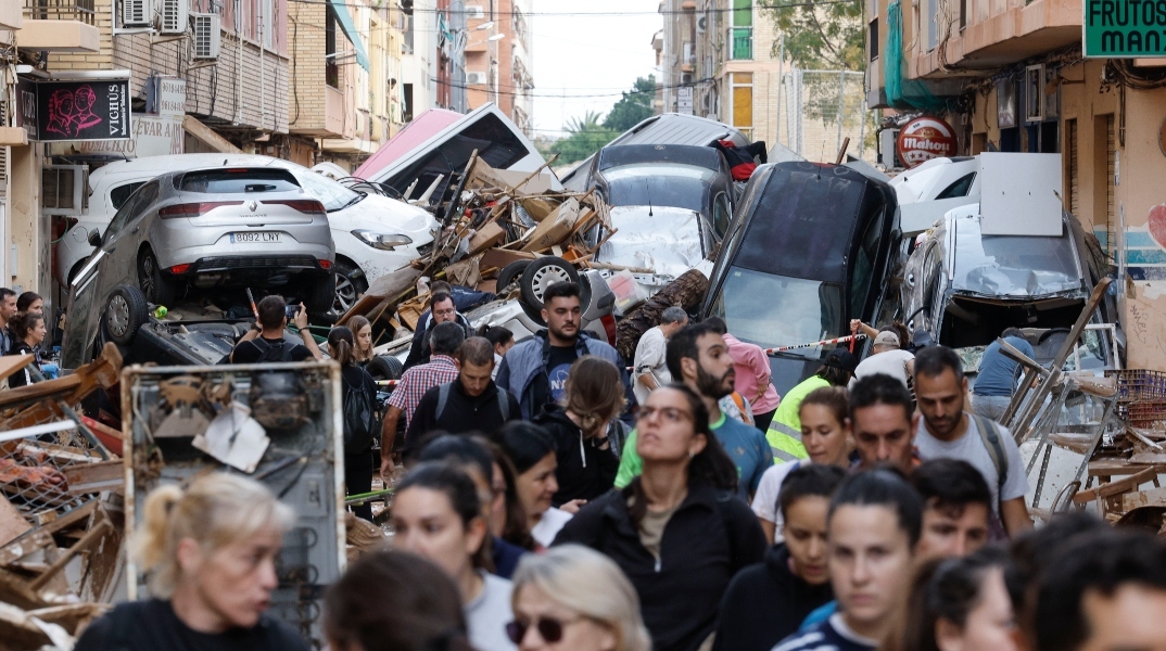 κοσμος, πλημμυρα, αμαξια