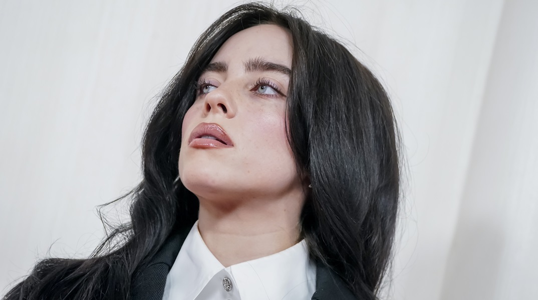 Billie Eilish: Κάποιος που μισεί τις γυναίκες τόσο, τόσο βαθιά είναι έτοιμος να γίνει πρόεδρος