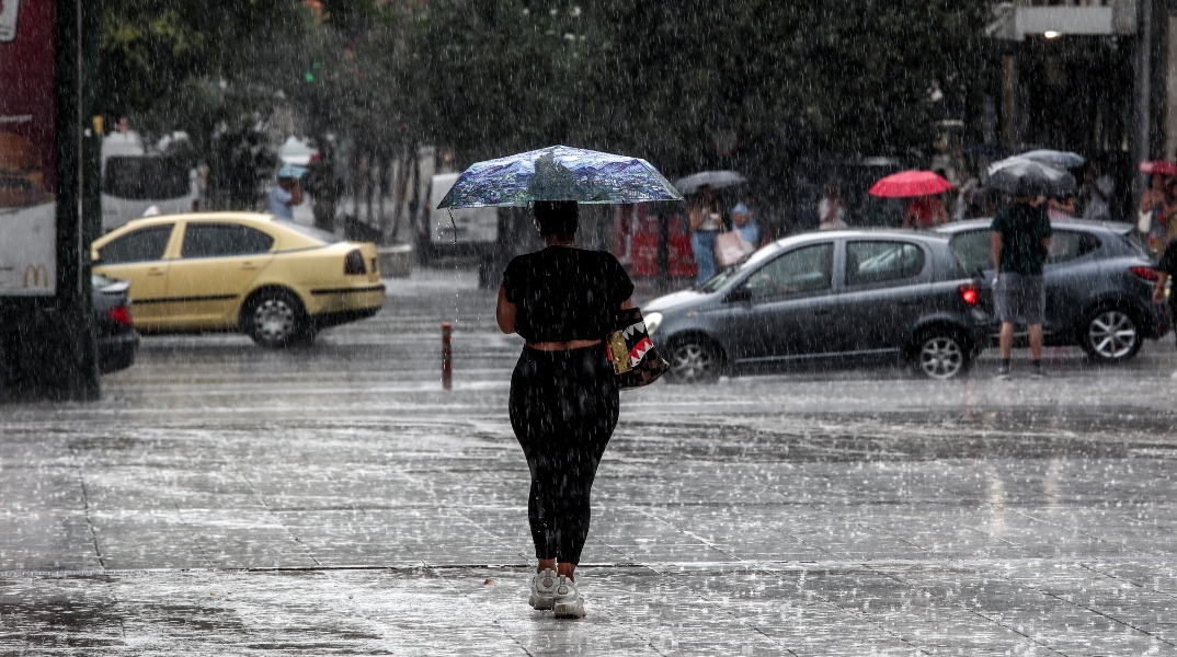 βροχες, κοσμος, ομπρελες