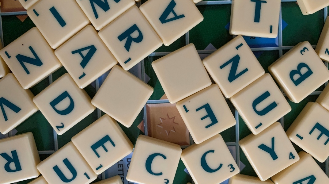 επιτραπέζιο παιχνιδι scrabble