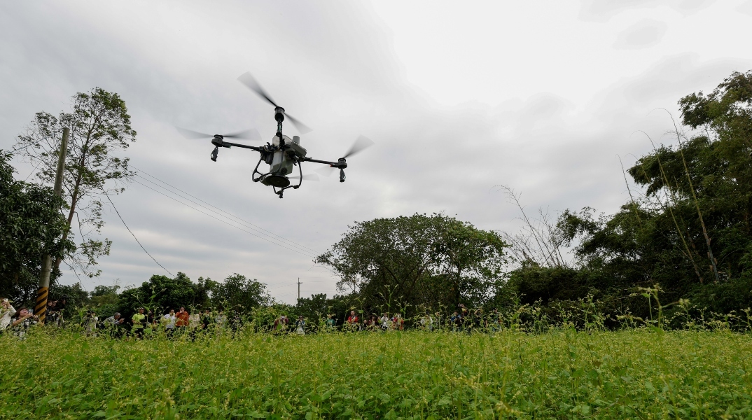 drone, ουρανος, περαστικοι