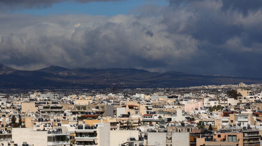 Πολυκατοικίες, ουρανος, συννεφα