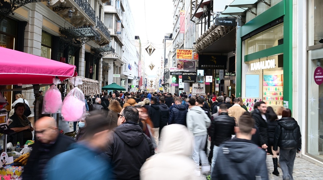 Πλημμύρισε με κόσμο η Ερμού την τελευταία Κυριακή του 2024με κόσμο η Ερμού την τελευταία Κυριακή του 2024