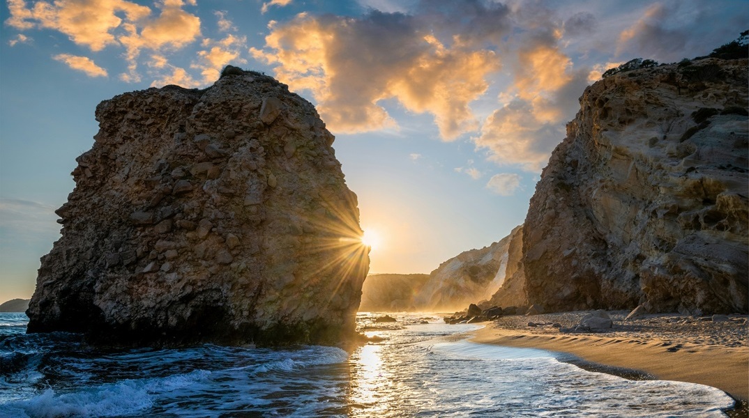 Ωδή από το National Geographic στη Μήλο  - «Υπάρχουν όλα τα χρώματα του ουράνιου τόξου»