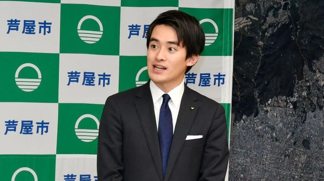 Ιαπωνία: Εξελέγη στα 27 του ο νεότερος δήμαρχος στην ιστορία της χώρας 