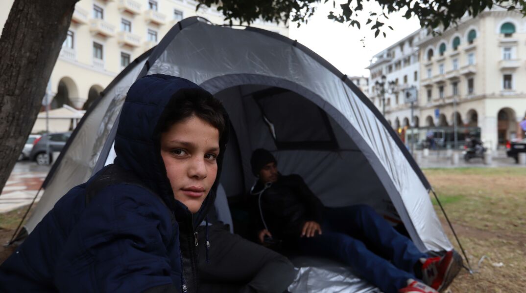 Θεσσαλονίκη: Έφυγαν οι πρόσφυγες από την Αριστοτέλους 